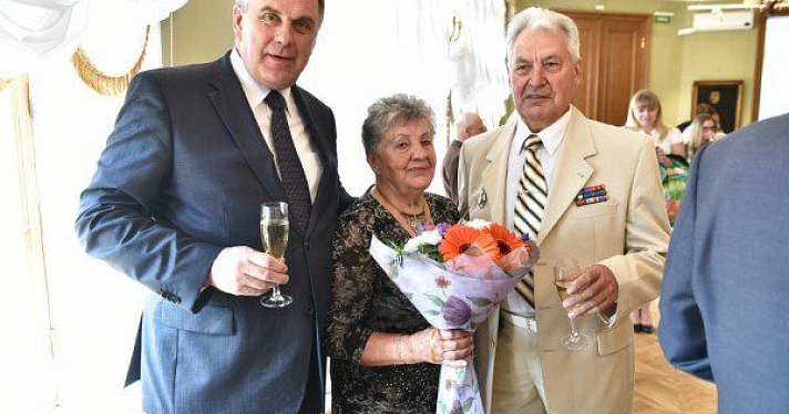 Губернатор поздравил семейные пары с Днем любви и верности