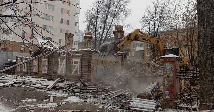 В Ярославле завершается снос дома с «уличной поэзией»