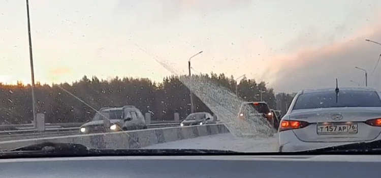 В Ярославле на «пьяной» дороге столкнулись шесть автомобилей_224731