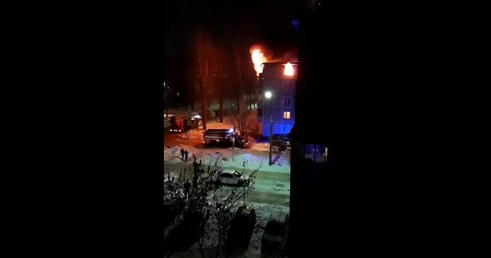 В Брагино в страшном пожаре сгорела квартира. Видео