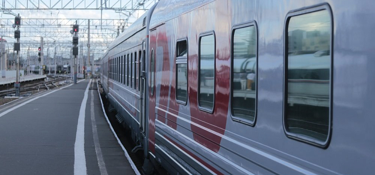17-летнюю девушку сняли с поезда и вернули домой