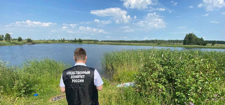 В Ярославской области на берегу реки нашли тело пожилого мужчины