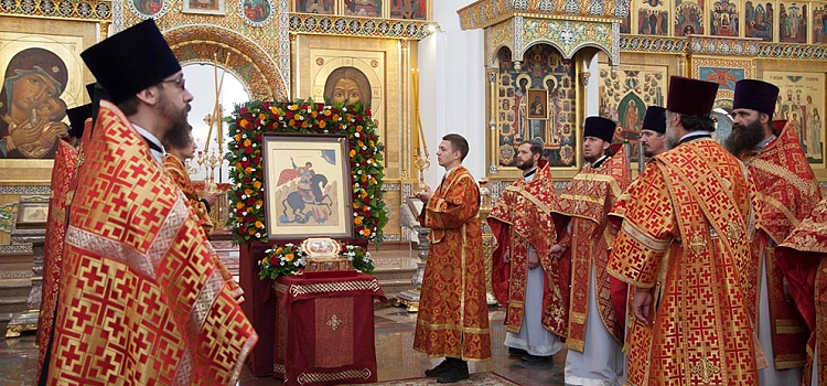Молились о победе: в Ярославль привезли мощи великомученика Георгия Победоносца_249048