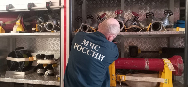 В МЧС рассказали, почему Московский вокзал окружила спецтехника