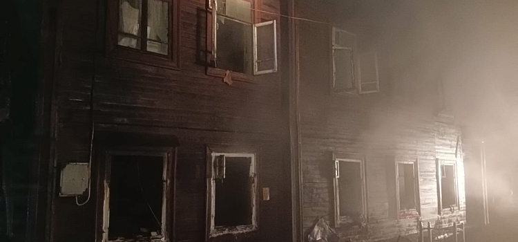 В Тутаеве при пожаре в деревянном доме погиб слепой инвалид_257332