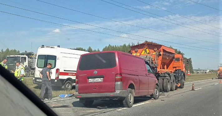 «Не справился с управлением»: в ДТП под Ярославлем погиб водитель минивэна_218078