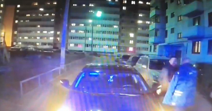СК проверит ситуацию, попавшую на видео: ярославец заблокировал проезд машине скорой помощи