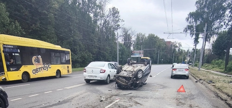 Устроил ДТП и убежал: в Ярославле ищут свидетелей аварии в Дзержинском районе
