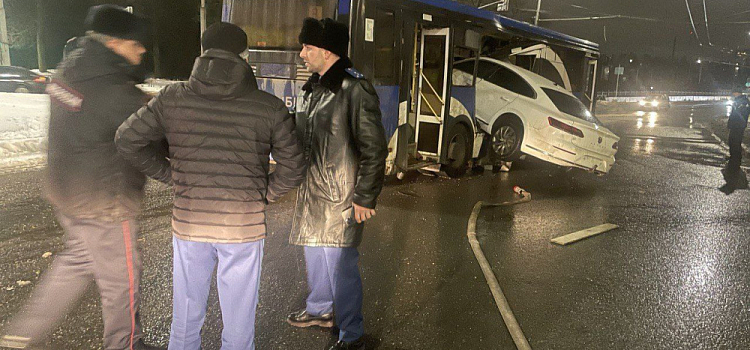 Вынесен приговор жительнице Рыбинска, протаранившей на машине автобус