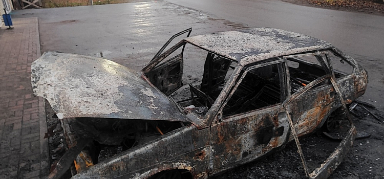Во Фрунзенском районе Ярославля сгорел автомобиль