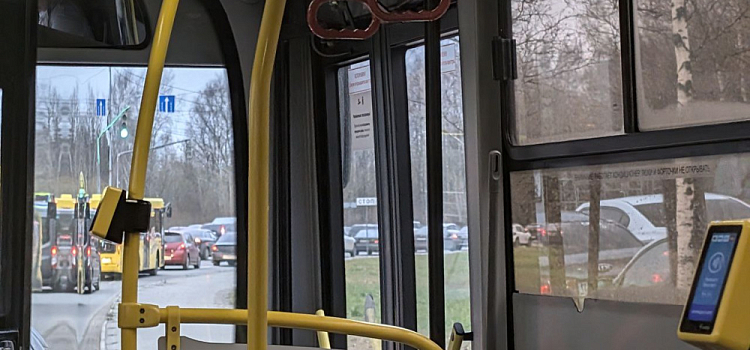 И снова не с кофе: на Московском проспекте образовалась пробка из-за ночного ДТП