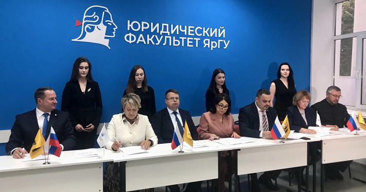 В центре — ребёнок: в Ярославской области появится новый механизм защиты семей