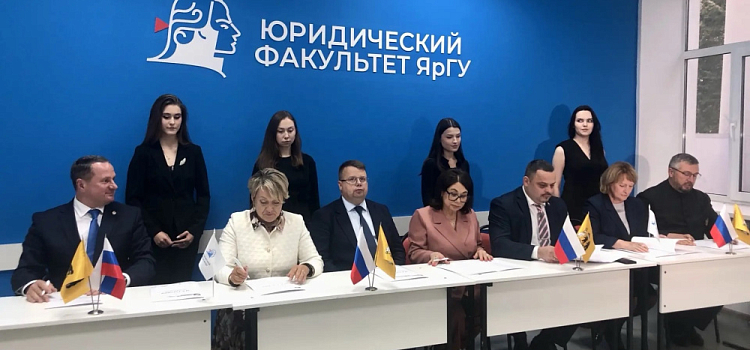 В центре — ребёнок: в Ярославской области появится новый механизм защиты семей