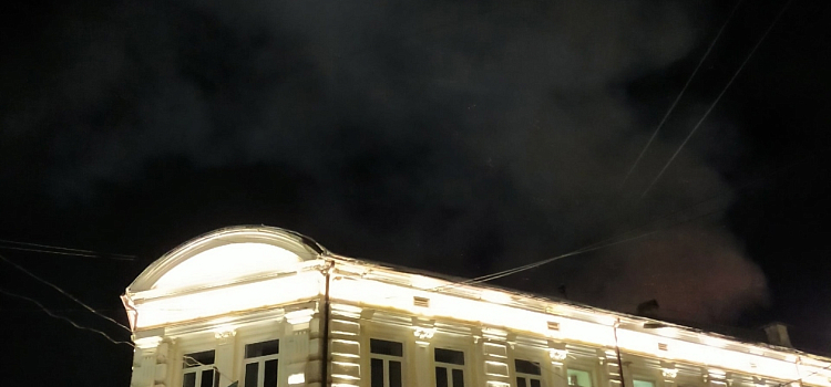 В туристическом квартале Ярославля вспыхнуло старинное здание_227733