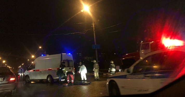 Тело лежит на дороге: в Рыбинске произошло смертельное ДТП с грузовиком