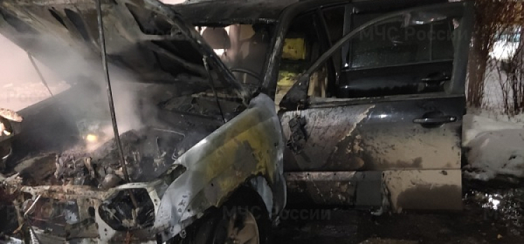 В Ярославле ночью сгорели два автомобиля