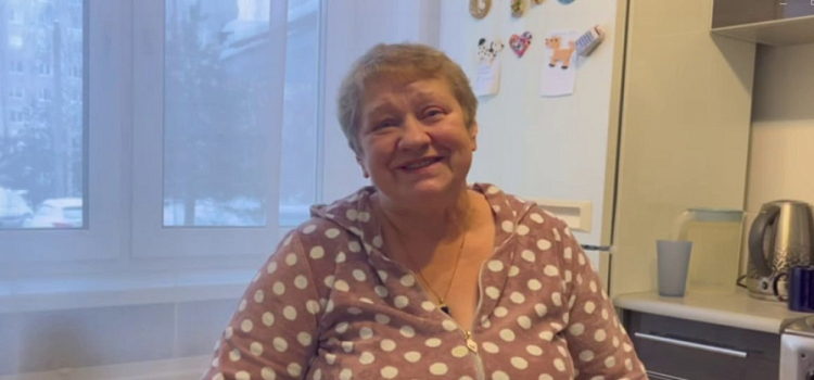 «Много лет сидела у окна, не выходя»: в Ярославле установили пандус для жительницы на инвалидной коляске