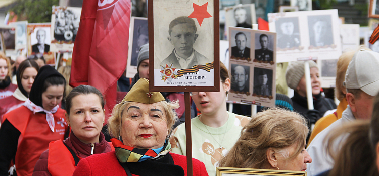«Бессмертный полк» в Ярославле собрал около десяти тысяч участников_296453