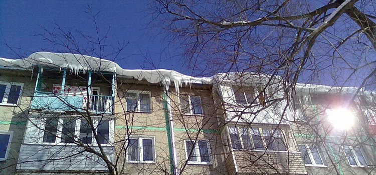 Мэр Ярославля пообещал следить за уборкой крыш от снега и сосулек