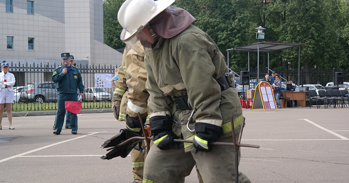 На «Шиннике» проходят соревнования добровольных пожарных бригад (Фото)_69621