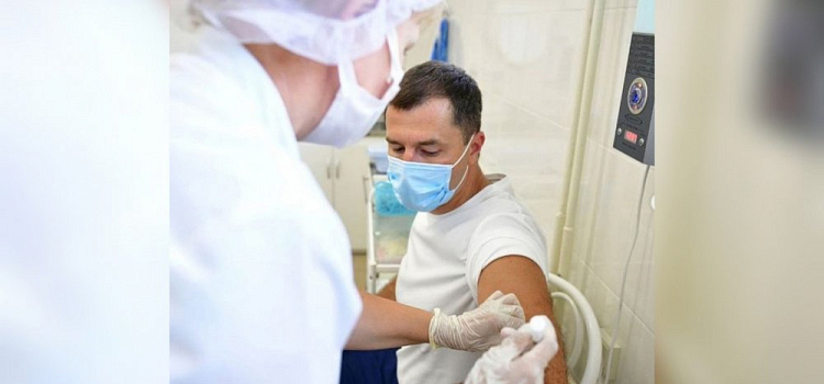 Мэр Ярославля поставил второй компонент вакцины