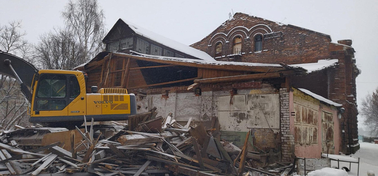 В Рыбинске начался снос ценного исторического здания_200605