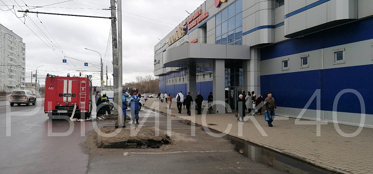 В Ярославской области эвакуировали торговый центр_268132