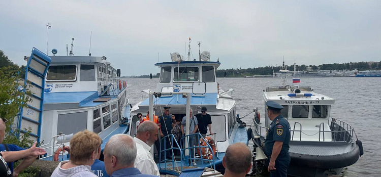 Режим ЧС ввели в Ярославле после столкновения теплохода «Москва» с пирсом
