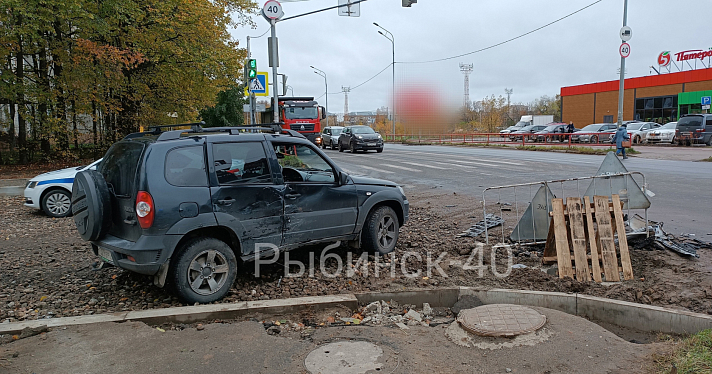 В Рыбинске в столкновении двух автомобилей пострадал ребенок_254867