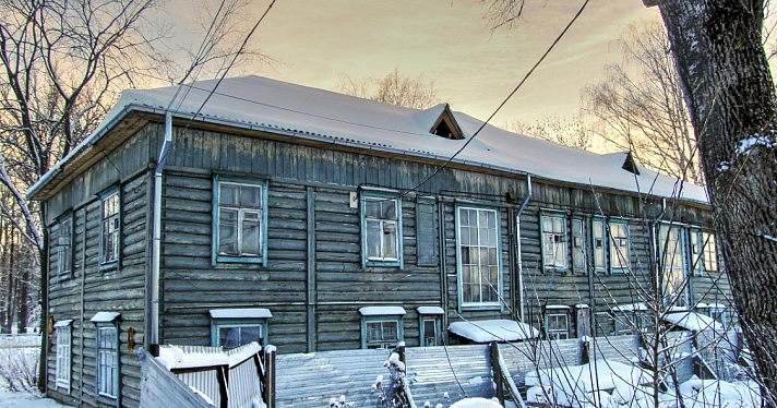 Прокуратура потребовала расселить жильцов аварийного дома в Ярославской области_236703