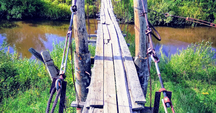 Легендарный подвесной мост через Пахму ремонта не дождётся