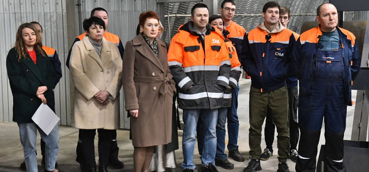 В Ярославской области Михаил Евраев обсудил с рабочими завода развитие транспорта и дорог