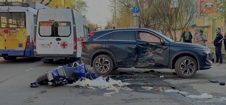 В Ярославле водитель внедорожника сбил мотоциклиста насмерть_315341
