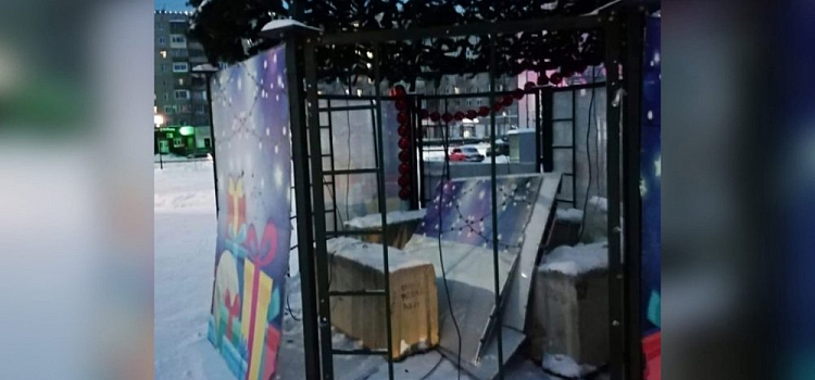 В Ярославле вандалы разгромили новогодние украшения