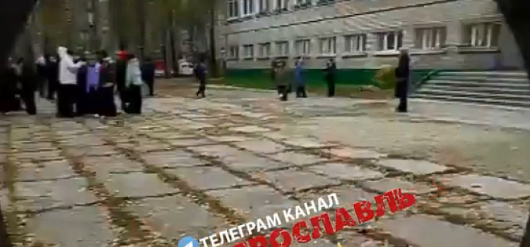 В Дзержинском районе Ярославля эвакуировали школу