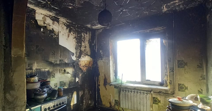 «Залез в квартиру за ребенком, но выбраться не смог»: как загорелся дом в Тутаеве_172040