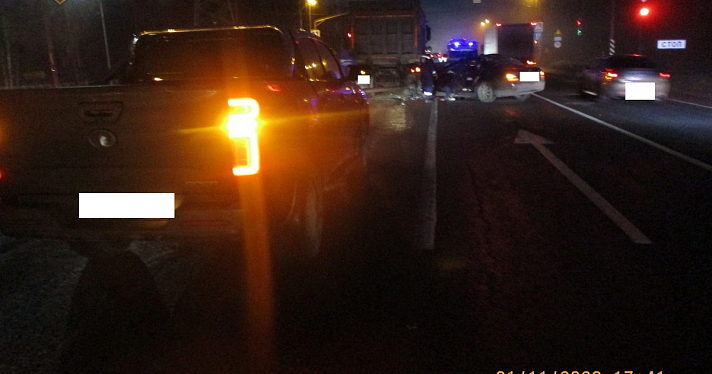 В Ярославской области в тройном ДТП пострадали водитель и 18-летняя пассажирка иномарки_256207