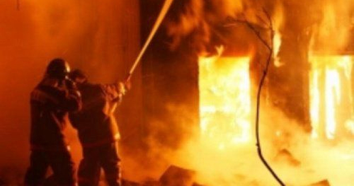 В Ростове сгорел жилой дом: есть пострадавшие 