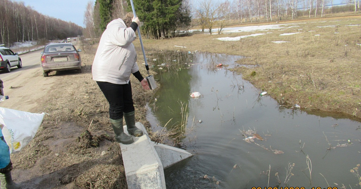 В Ярославской области в Плещеево озеро попали сточные воды из воинской части_236860