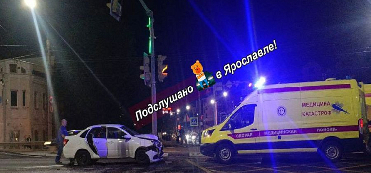 Четыре человека пострадали в ДТП на Московском проспекте в Ярославле_297422