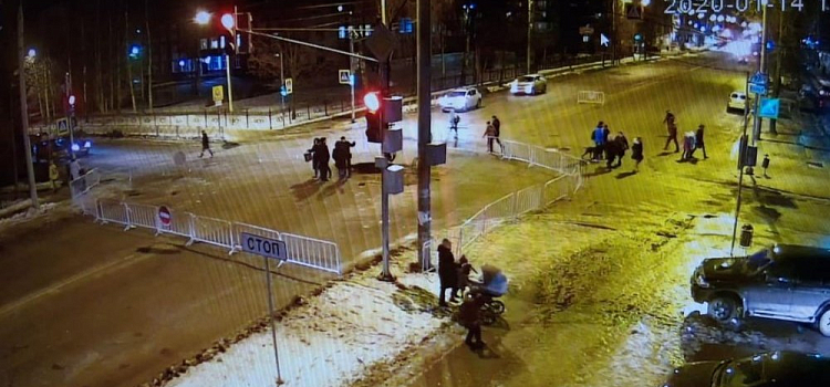 В центре Рыбинска провалился асфальт на улице Герцена 