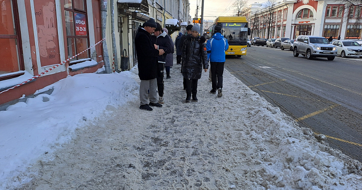 Ярославцы пожаловались на «смертоубийственные» тротуары с крупноформатной плиткой_265291