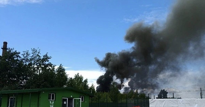 В Ярославле загорелся автосервис рядом с приютом «Верность»