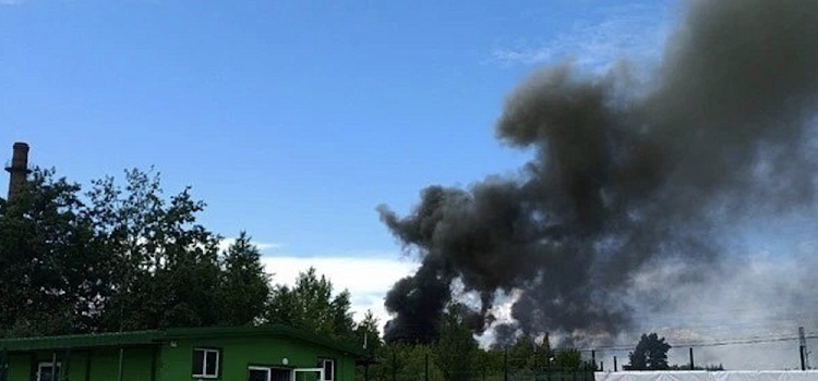 В Ярославле загорелся автосервис рядом с приютом «Верность»