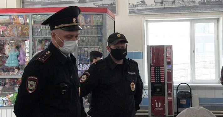 Ярославские полицейские проверили соблюдение масочного режима на автовокзале