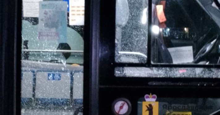 В Ярославле неизвестные открыли стрельбу по автобусу