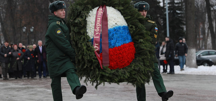 Губернатор вручил государственные награды участникам СВО_228245