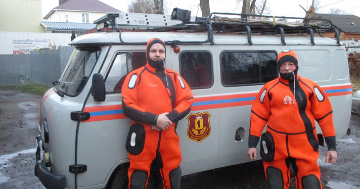 В Ярославской области опрокинулась лодка с тремя рыбаками