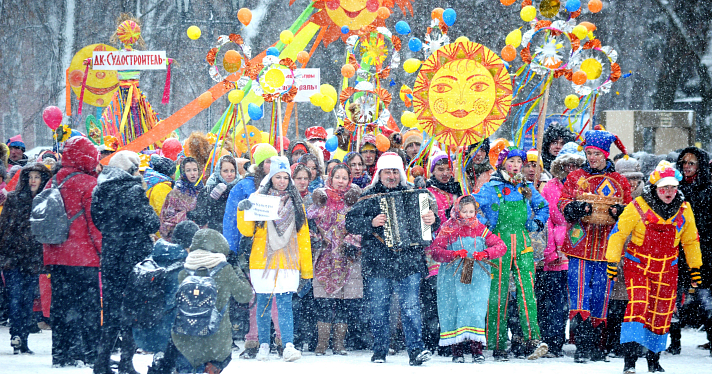 Снегопад не помешал Масленичному шествию в Ярославле _24035