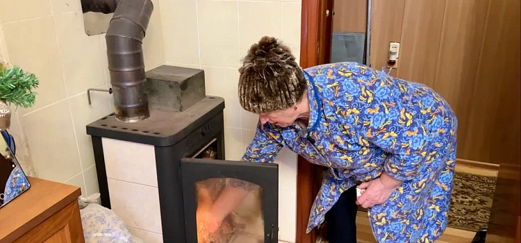 В Ярославской области пенсионерка установила в квартире буржуйку, чтобы согреться_309799